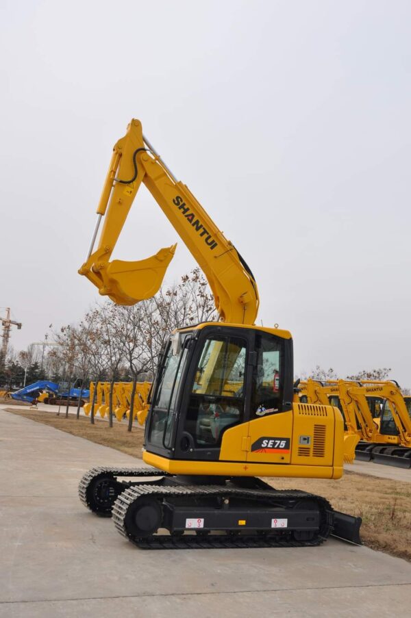 EXCAVADORA SE75